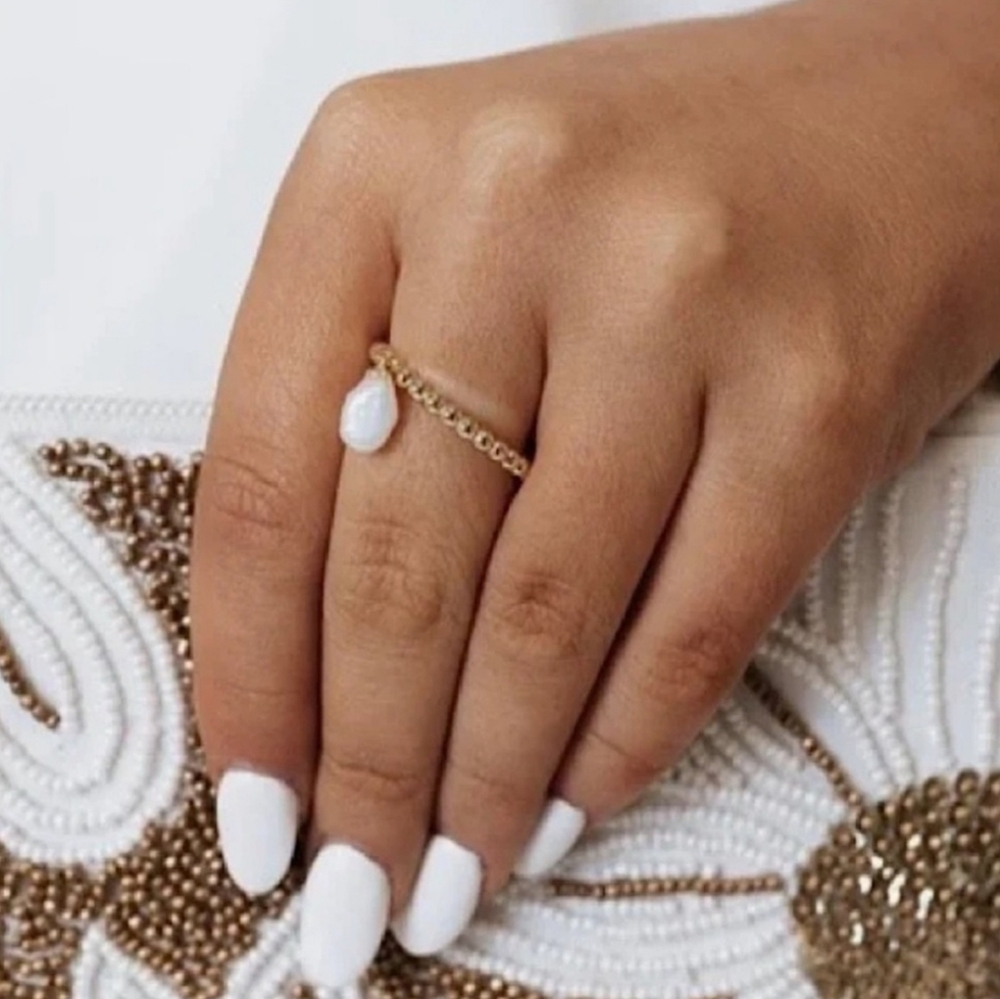 Kendra Scott Lila Gold Band Ring in White Pearl Size 8 NWT